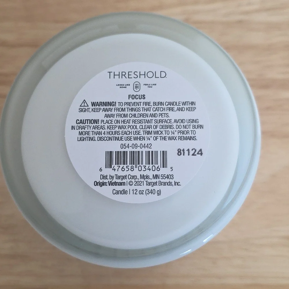 Threshold Brand 3 Wick Candle FOCUS Sandalwood & Lily  12oz